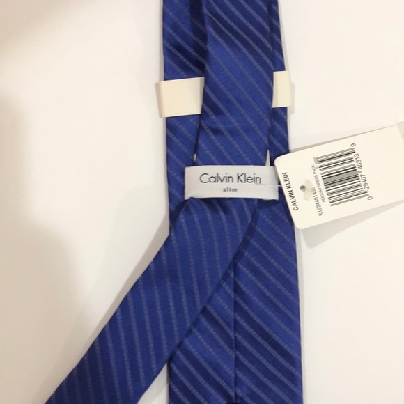 NWT CALVIN KLEIN MEN’s TIE “SLIM”. Indigo - Picture 3 of 3